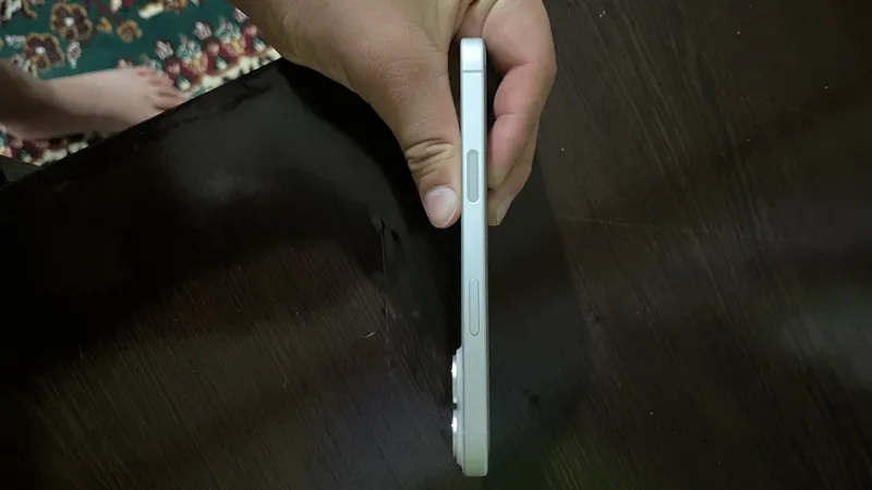 IPhone 17 Base Sim+e-Sim 256GB 100%Accumulator 5