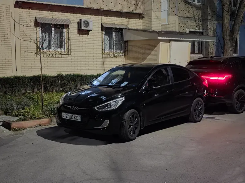 Hyundai accent 2013 1 Hyundai accent 2013 1