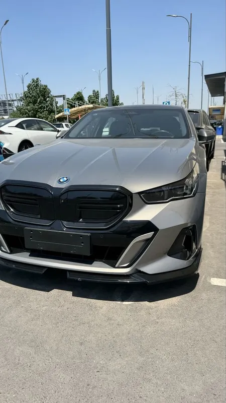 Bmw i5 35L monitorli 1 Bmw i5 35L monitorli 1