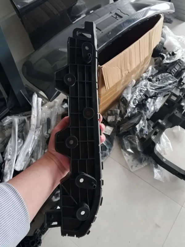 Кронштейн крепления заднего бампера Lixiang L7 1