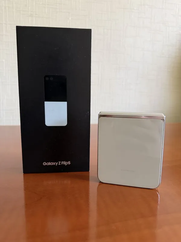 Z flip 5 8/256 GB. Mint 3 Z flip 5 8/256 GB. Mint 3