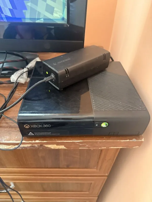 Продам XBoX 360 в хорошем состояние с телевизром 32 самсунг 1 Продам XBoX 360 в хорошем состояние с телевизром 32 самсунг 1