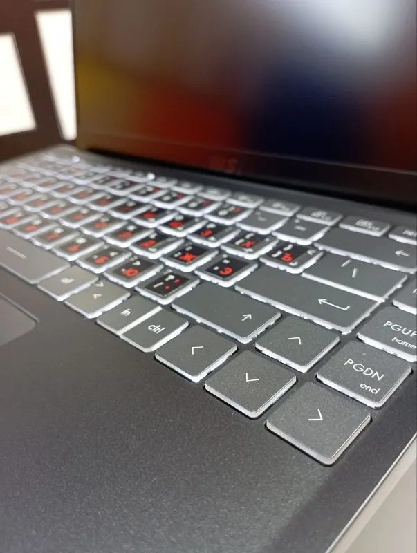 MSI Carbon Grey noutbuki 3