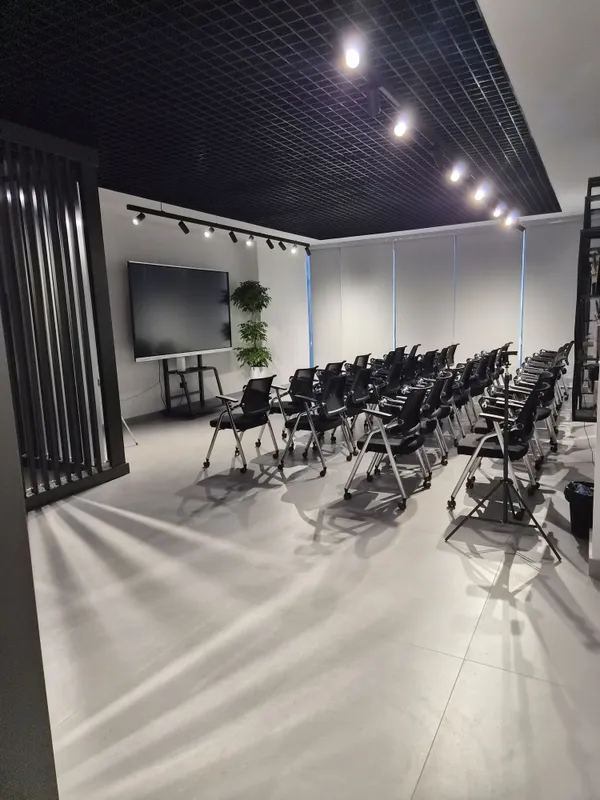 Coworking uchun ofis ijaraga beriladi. Soatlik va kunlik. 3 soat- 900 2 Coworking uchun ofis ijaraga beriladi. Soatlik va kunlik. 3 soat- 900 2