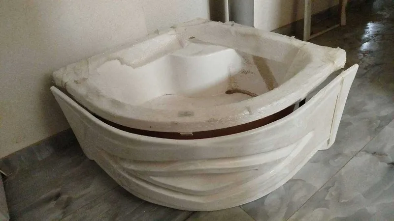 Yangi Vanna oq rang aybi yo'q 90*90 razmeri