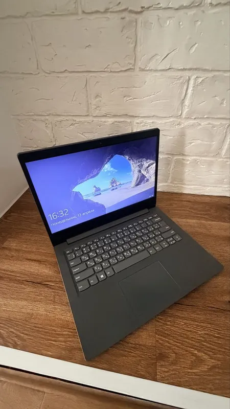 Продаётсяно ноутбук Lenovo V14-IGL (82C2)