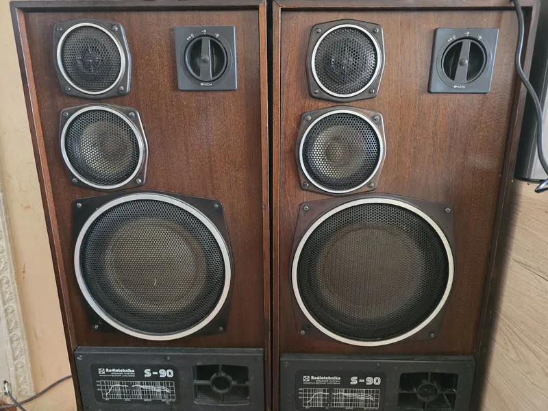 Колонки s90 + усилитель корвет 50 у 4 Колонки s90 + усилитель корвет 50 у 4