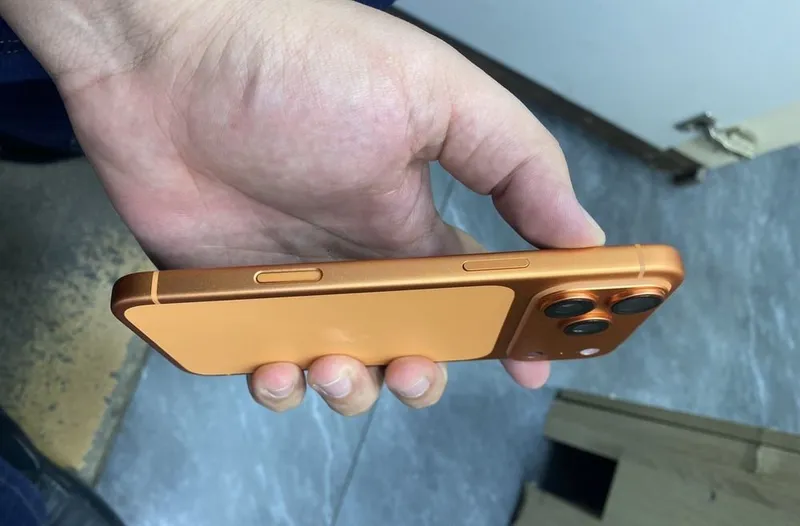 Iphone 17Max orenge 2