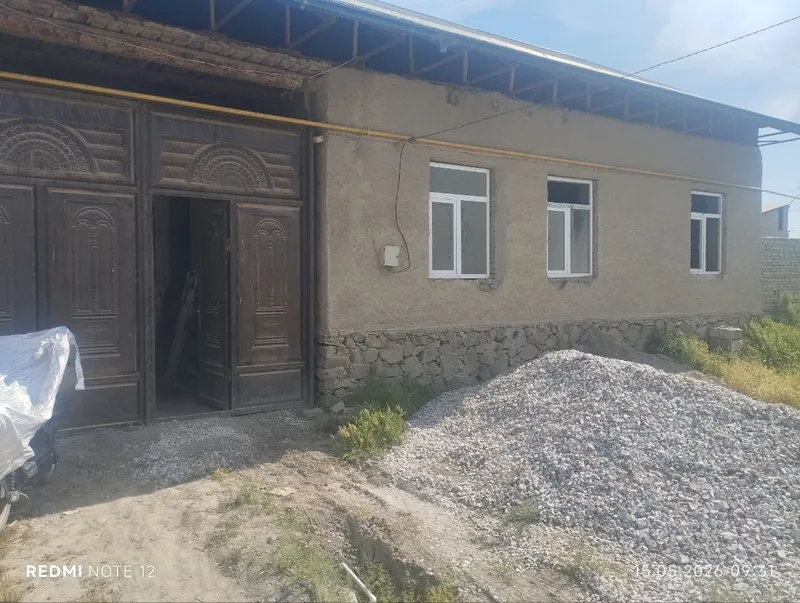 Navbahor tumanida joylashgan shinam hovli sotiladi 6 so'tihli 4 honad — фото 3