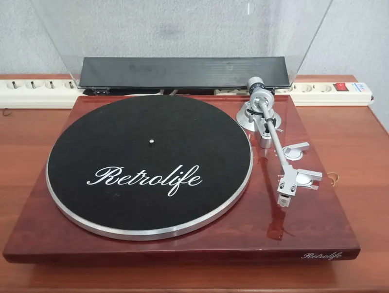 Проигрыватель винил дисков Retrolife HQ-KZ006. 2 Проигрыватель винил дисков Retrolife HQ-KZ006. 2