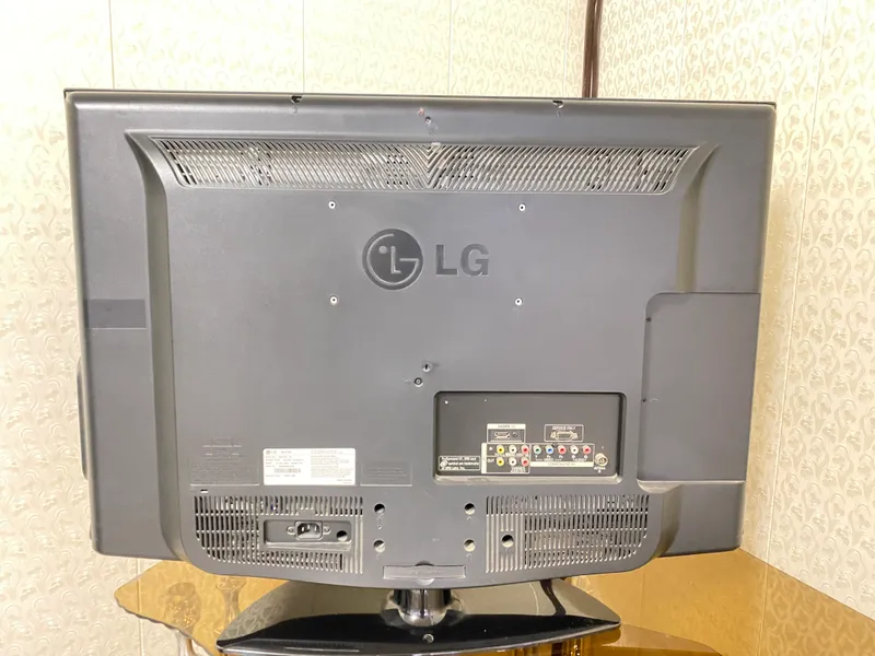 Телевизор LG стоят как новый 2