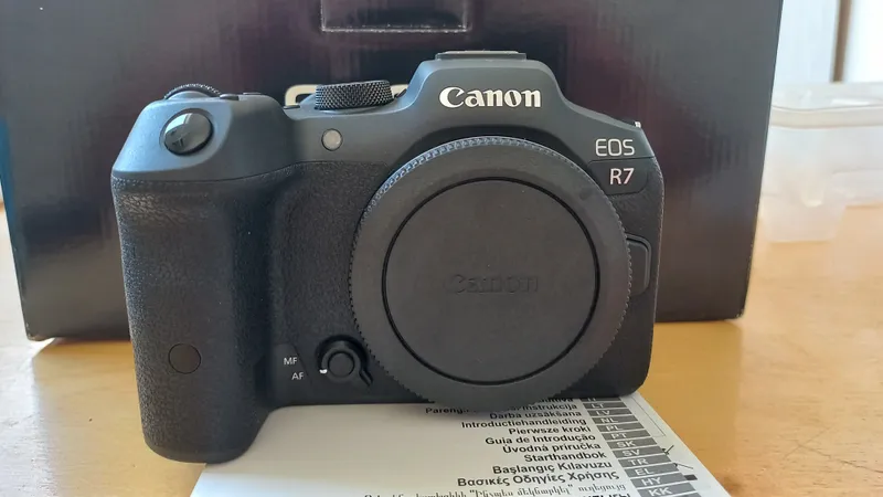 Canon EOS R 7 fotoapparat sotiladi yangi 4 Canon EOS R 7 fotoapparat sotiladi yangi 4