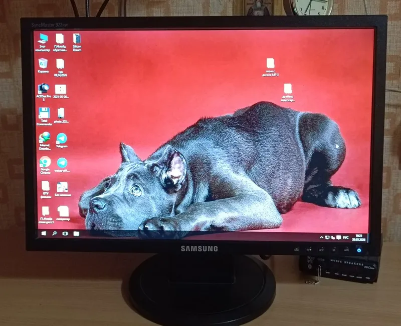 монитор Samsung LS19HANKBUXSG стояние отличное !