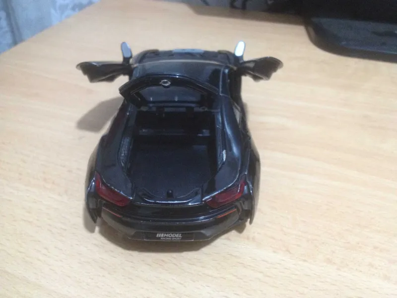 Коллекционная моделька BMW i8 — фото 2