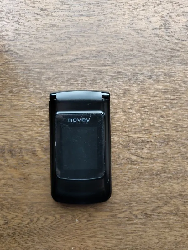 Телефон Novey Z550 1 Телефон Novey Z550 1