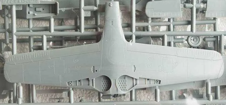Сборная модель самолета Фокке-Вульф Fw 190 D-9 (Звезда, 1:72) — фото 1