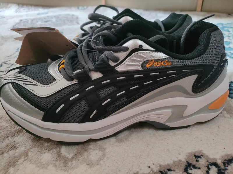 ASICS 1 ASICS 1