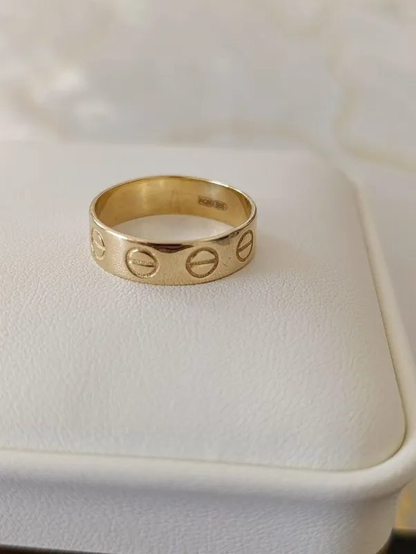 Золотое кольцо Cartier Евро модель проба 585 вес 3,76 гр размер 19,5 7 Золотое кольцо Cartier Евро модель проба 585 вес 3,76 гр размер 19,5 7