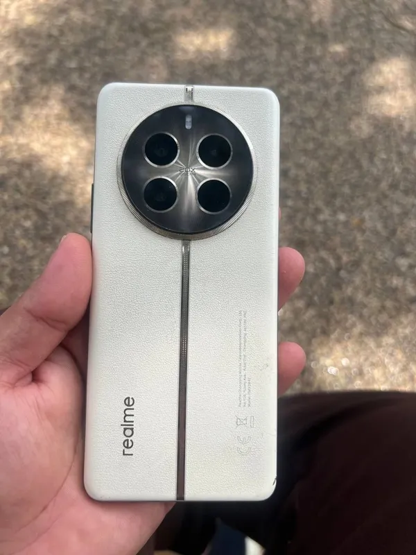 Realmi 12 Pro idiyal holat — фото 1 Realmi 12 Pro idiyal holat — фото 1