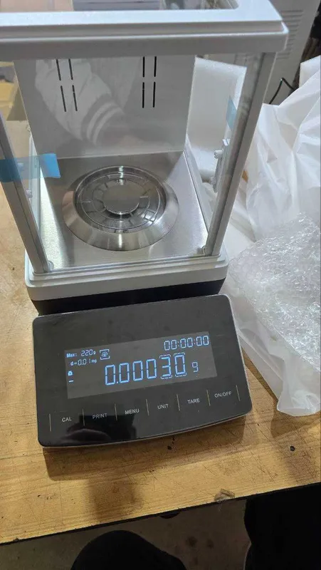 Компаратор веса d=0.00001g (0.01mg/220g) 2 Компаратор веса d=0.00001g (0.01mg/220g) 2