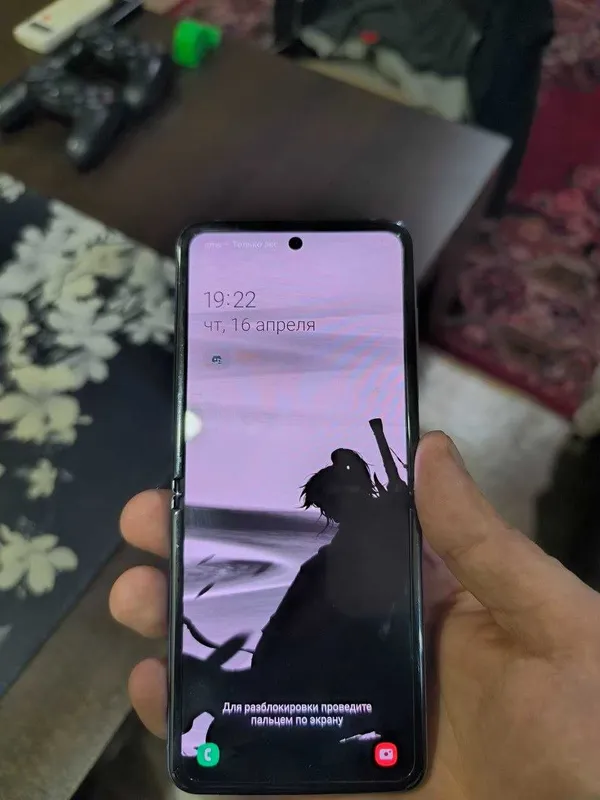 Samsung Galaxy Z Flip 256GB Mirror Purple оригинал привезён из Украины