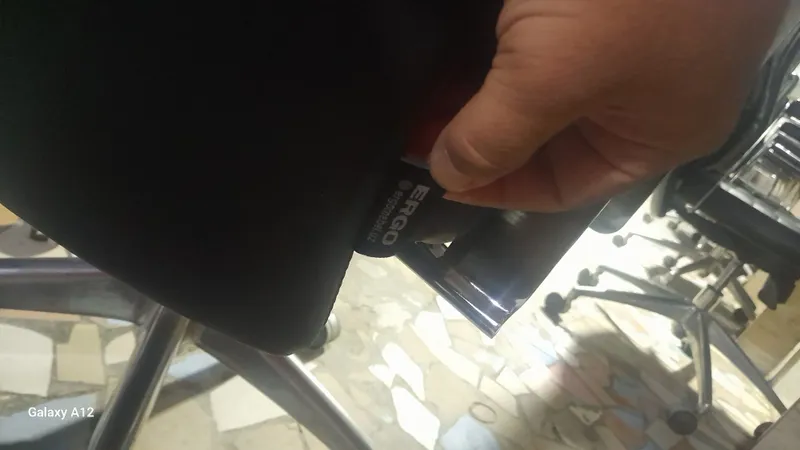 Продам игровые кресла 2 Продам игровые кресла 2