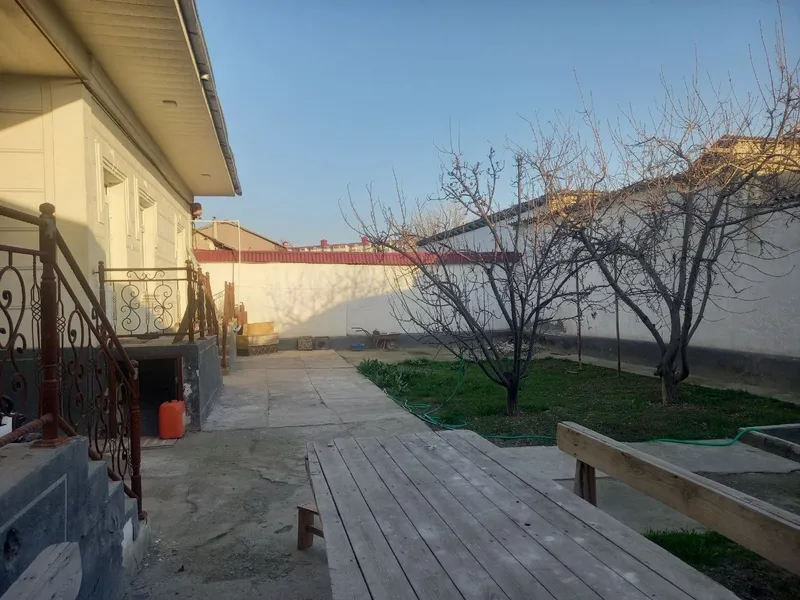 Hovli sotiladi 4.5 sotix Jizzax shahar markazida 9