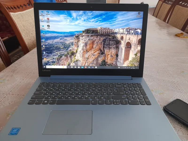 Noutbuk lenova 1 tb