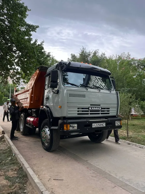 Kamaz sotiladi yili 1996 hamma joyi qlingan 360 kamera 6