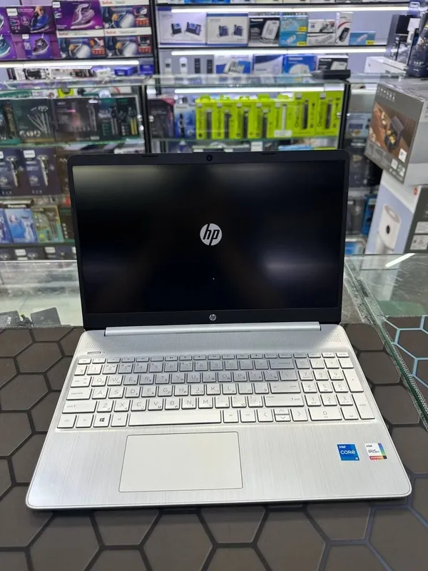 HP Core i5-1135G7 8GB 256SSD FHD kafolat 30 kun