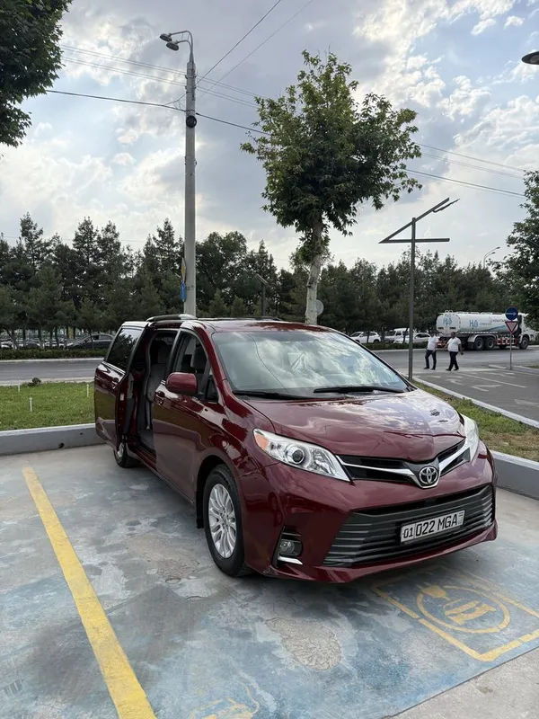 Toyota Siena семейный, удобный, идеальный, чистый, расхода нет, цену согласуем 1
