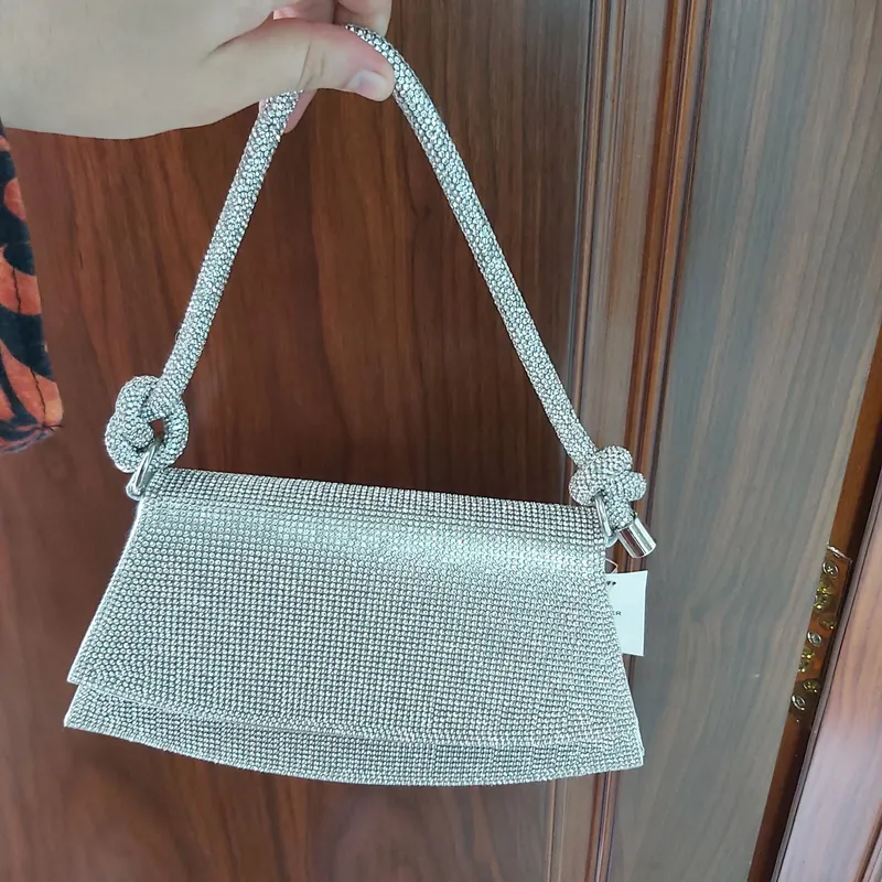 Kumush rangli kichik sumkacha ( klach )