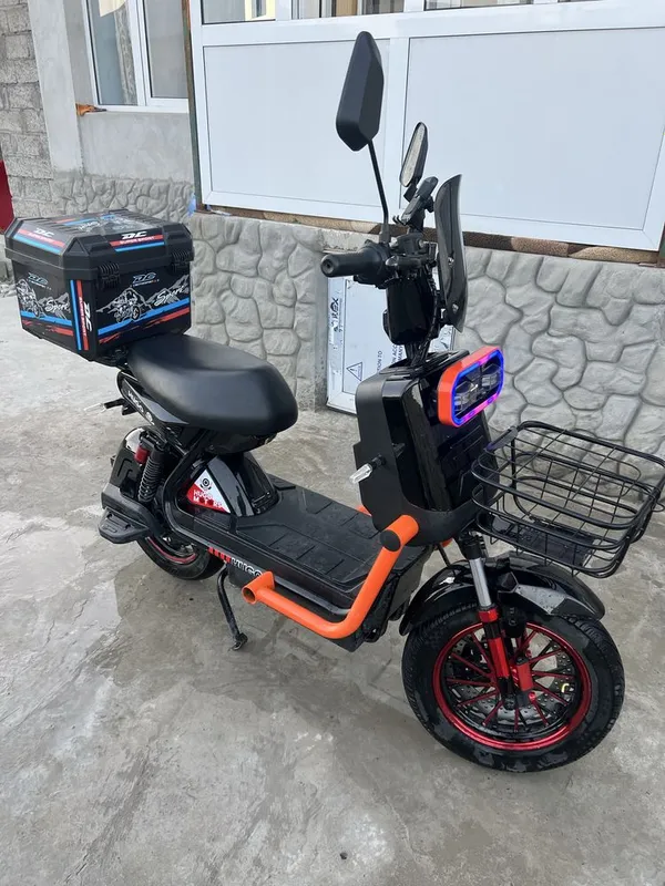 Sukuter hugo motors 5 Sukuter hugo motors 5