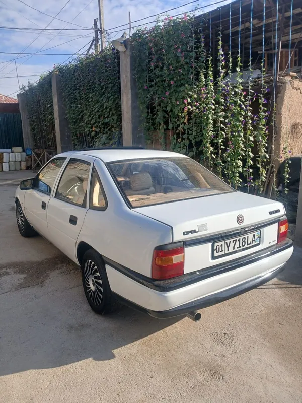 Opel vektra sotiladi 1