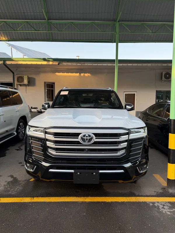 Toyota Land Cruiser 300