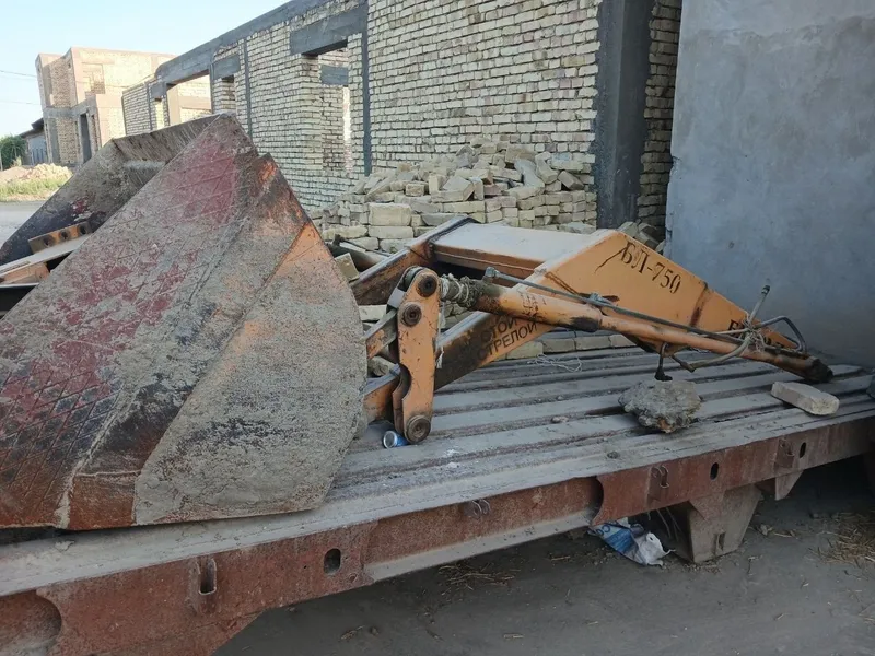 Mtz yuklagichi sotiladi 3