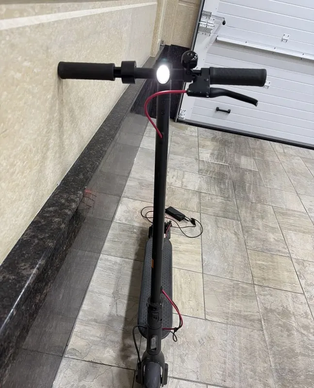 MI mi.com elektr skuteri 4 MI mi.com elektr skuteri 4