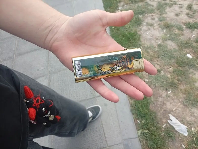 Зажигалка огромная