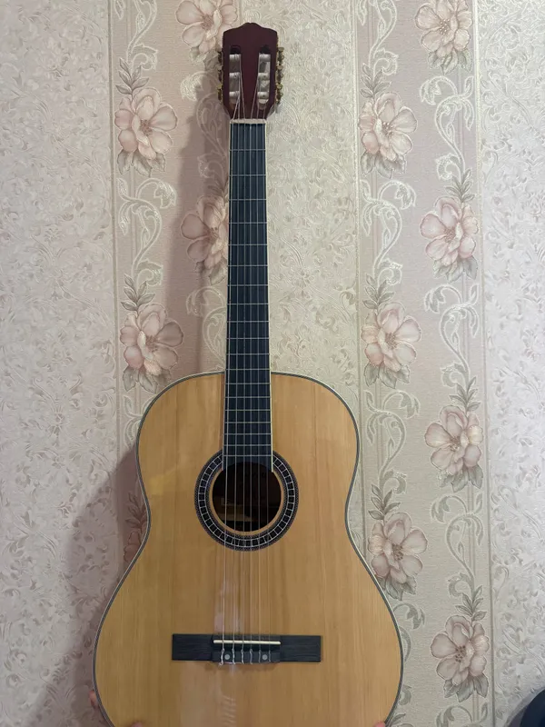 gitara sotiladi yangi holati 7 gitara sotiladi yangi holati 7