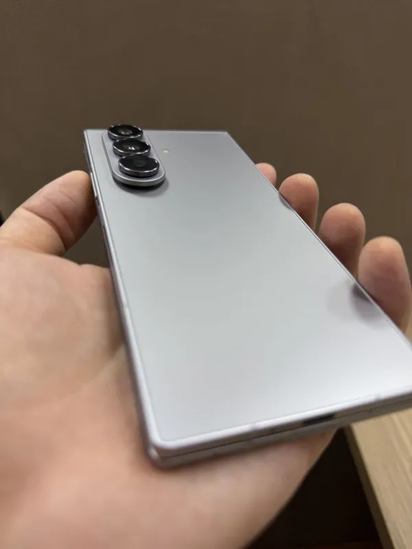 Срочно продам Samsung Galaxy Fold 7 — фото 1