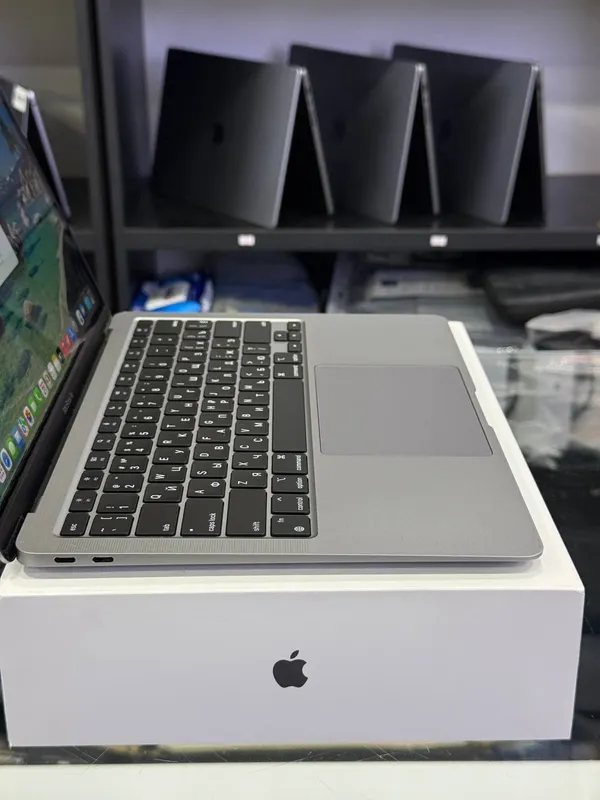 MacBook Air m1 8/256 3