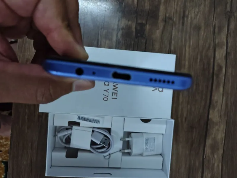 Huawei nova y70 4/64gb 4 Huawei nova y70 4/64gb 4