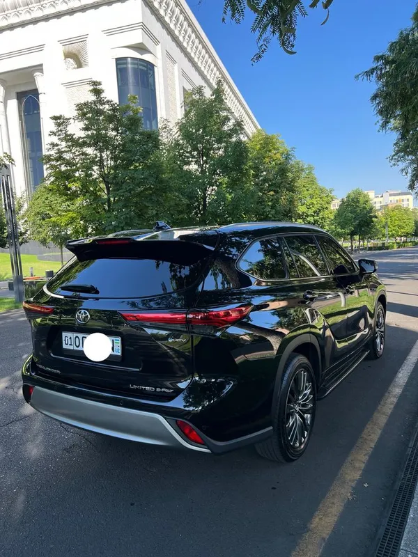 Toyota Highlander Limited E - Four Hybrid 2 Toyota Highlander Limited E - Four Hybrid 2