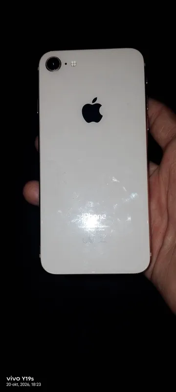 iPhone 7 64 ГБ, разбит один экран, 150 тысяч, рабочий 2