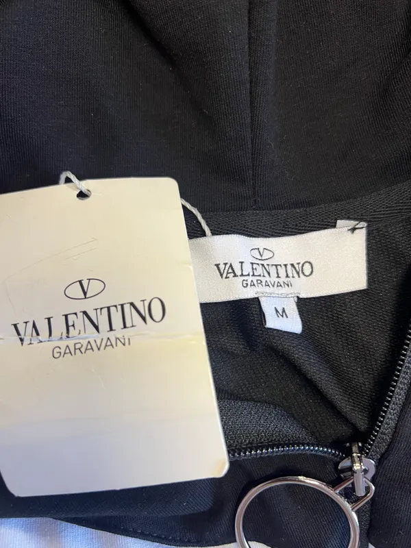 Valentino Garavani ko‘ylagi, M o‘lcham 3 Valentino Garavani ko‘ylagi, M o‘lcham 3