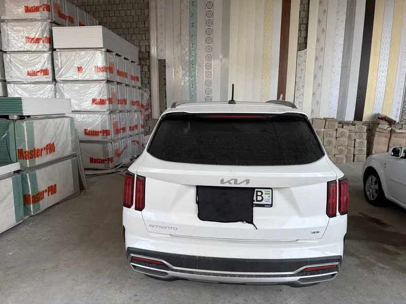 Moshena sotiladi 7 kishilek kia Sorento — фото 1