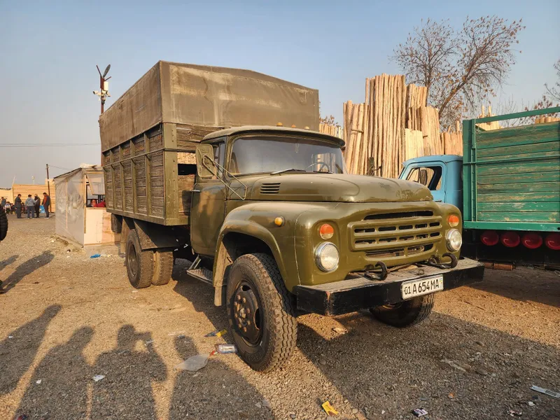 Zil ural mator 1987 yil sotiladi