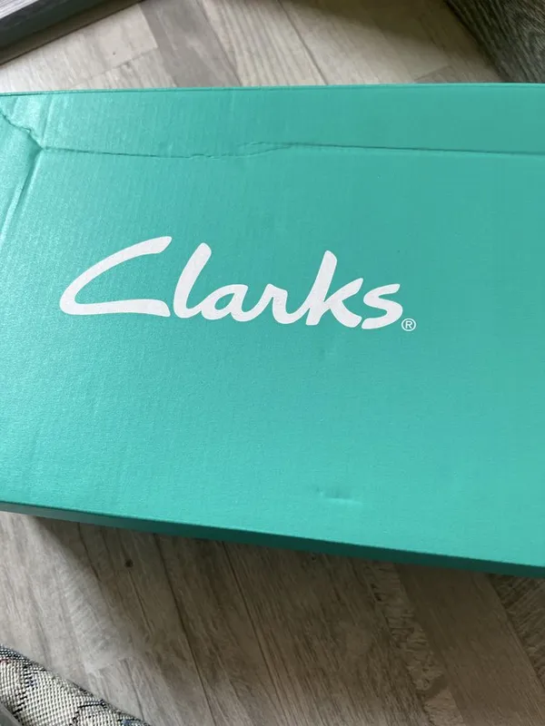 Tufli. Clarks 4