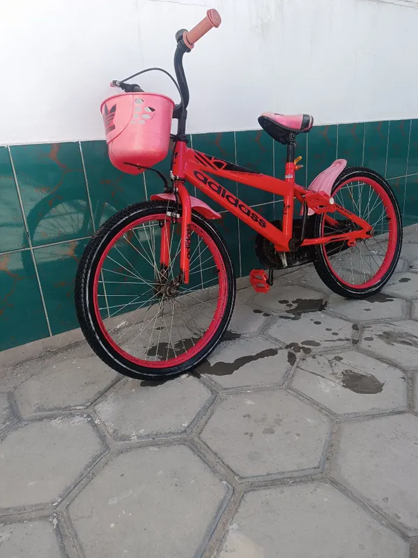 Velosiped sotiladi xolati yaxshi. Qizaloqlarga 1 Velosiped sotiladi xolati yaxshi. Qizaloqlarga 1