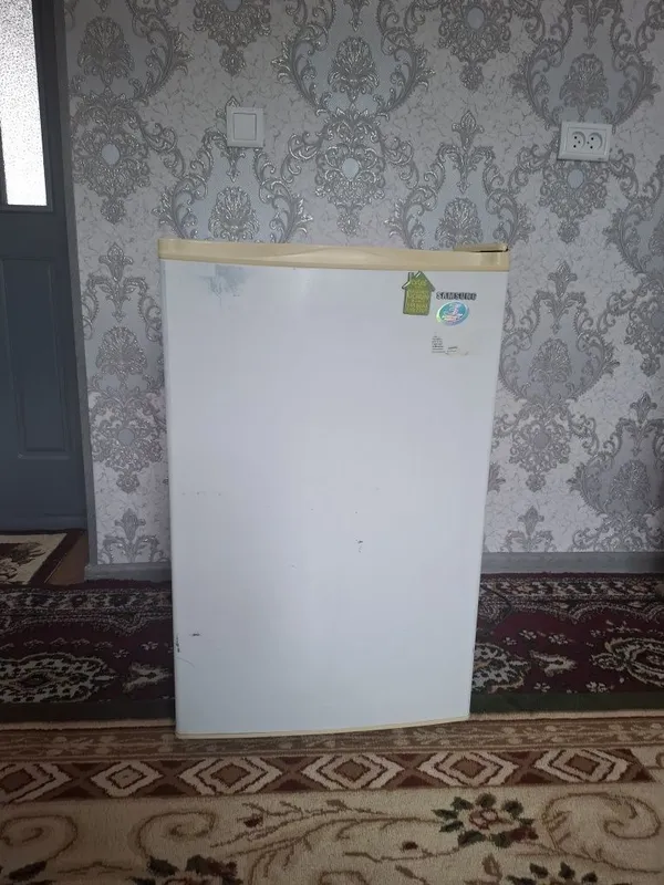 Холодильник сотилади